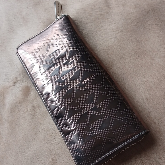 Michael Kors  wallet - Picture 3 of 16